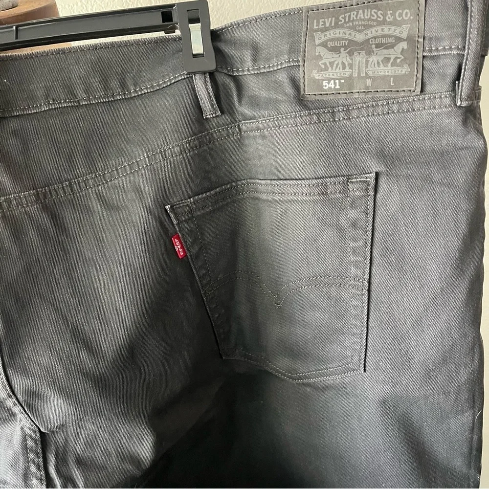 LEVIS Men's sz 60 x 32 541 Dark Gray Zipper Fly Jeans Denim